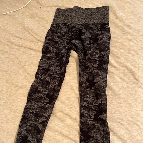 Gymshark Adapt Camo Seamless Leggings - Picture 3 of 8